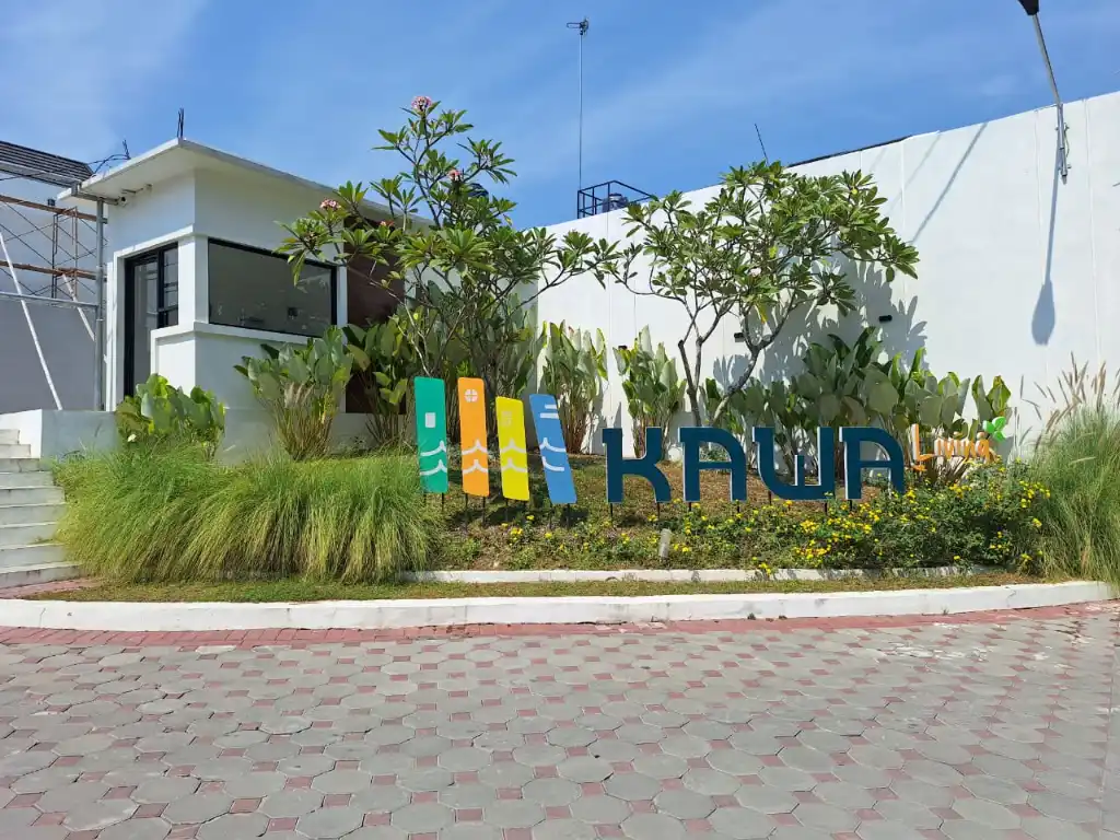 Taman depan gate Perumahan Kawa Living