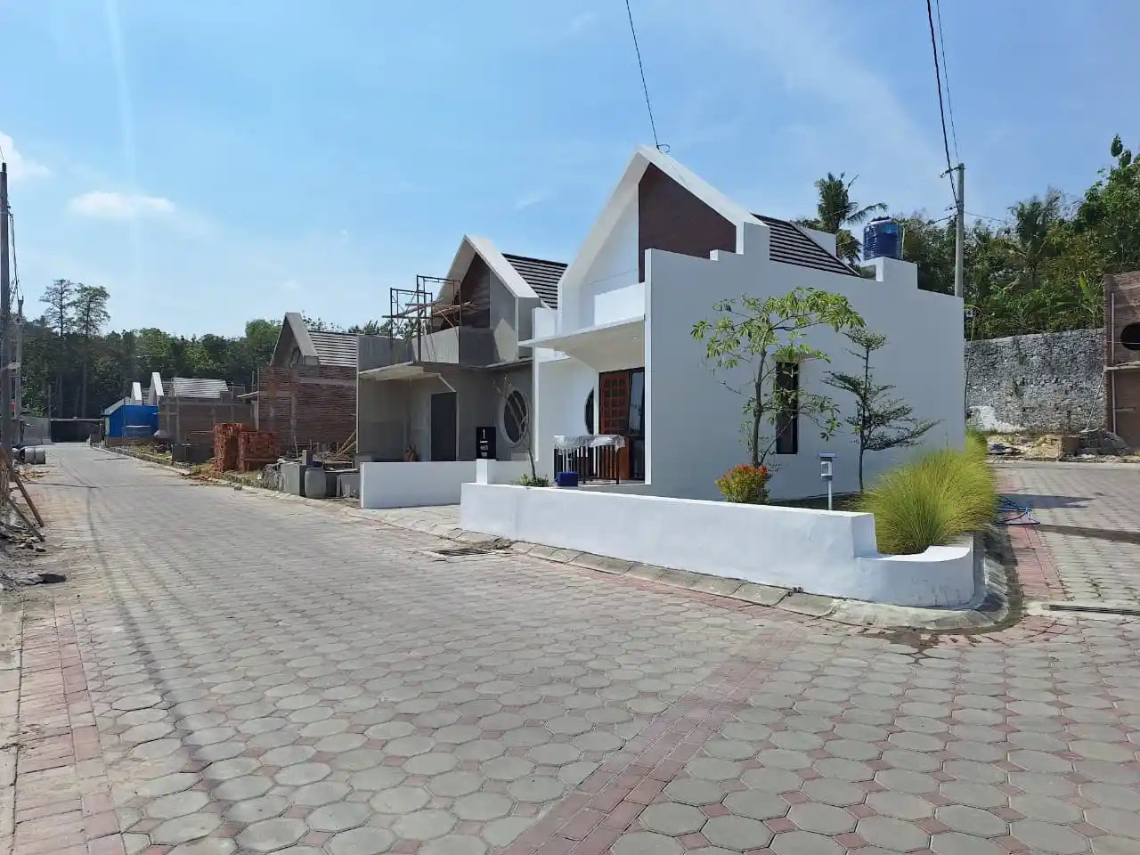 Jalan di dalam lingkungan Perumahan Kawa Living